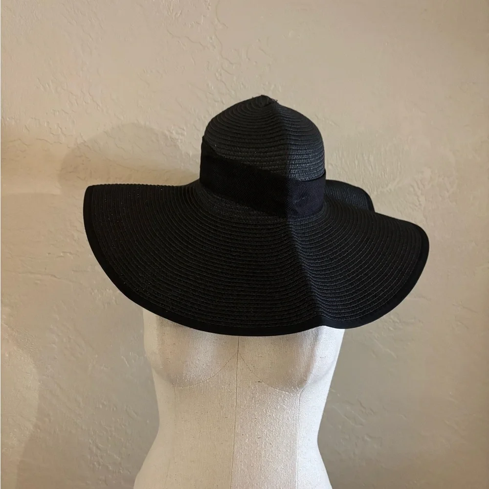 Foldable Black Wide-Brimmed Straw Hat Beach or Dress New